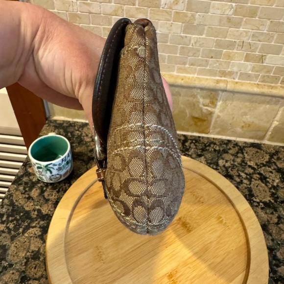 Coach VINTAGE classic C wristlet - Picture 7 of 11